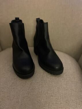 Mia Women's Jody Chelsea style Boots Black with Lug Sole, S86